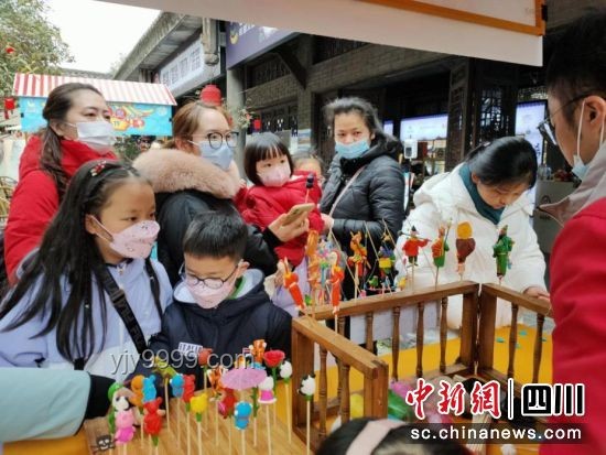探秘非遗新境：总书记引路，跨界非遗创新行
